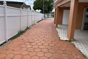 18105 NW 81st Ct, Hialeah, FL 33015 - Photo 11