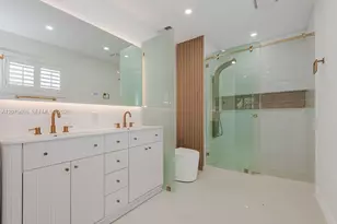 6931 Loch Ness Dr, Miami Lakes, FL 33014 - Photo 9