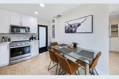 30 NW 56th Ct, Miami, FL 33126 - Photo 9