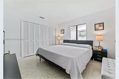 1136 NW 34th Ave #Main, Miami, FL 33125 - Photo 5