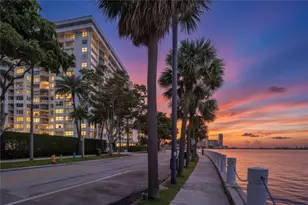 1420 Brickell Bay Dr, Miami, FL 33131 - Photo 27