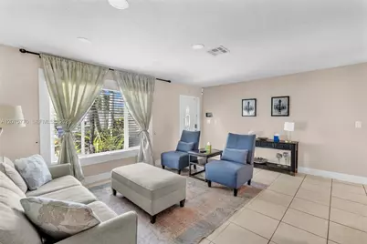 907 NE 5th St, Hallandale Beach, FL 33009 - Photo 5