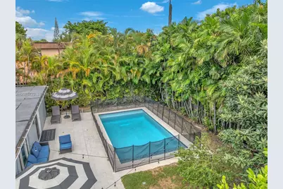 907 NE 5th St, Hallandale Beach, FL 33009 - Photo 27