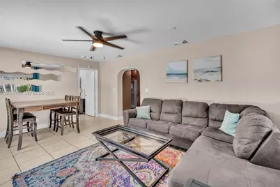 907 NE 5th St, Hallandale Beach, FL 33009 - Photo 17