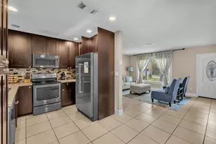 907 NE 5th St, Hallandale Beach, FL 33009 - Photo 21