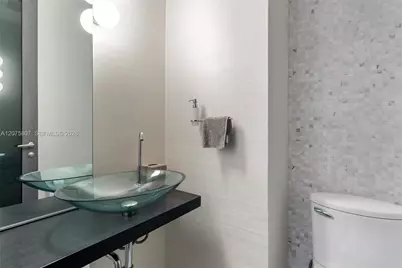 200 Biscayne Boulevard Way #5211, Miami, FL 33131 - Photo 31