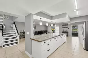 958 Mockingbird Ln, Plantation, FL 33324 - Photo 1
