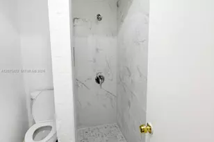 601 NE 180th St, Miami, FL 33162 - Photo 11