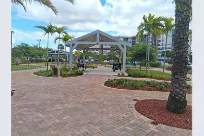 900 St Charles Pl #PH5, Pembroke Pines, FL 33026 - Photo 5