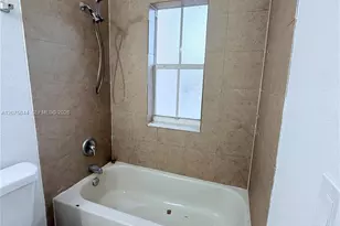 102 S Santa Catalina Cir, North Lauderdale, FL 33068 - Photo 11