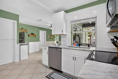 10320 NW 42nd Dr, Coral Springs, FL 33065 - Photo 5