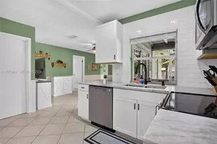 10320 NW 42nd Dr, Coral Springs, FL 33065 - Photo 5