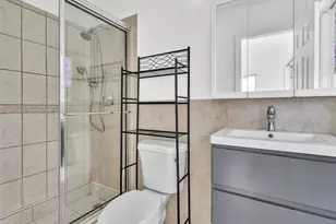 1647 NE 146th St, Miami, FL 33181 - Photo 17