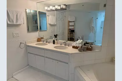 6301 Collins Ave #1606, Miami Beach, FL 33141 - Photo 17