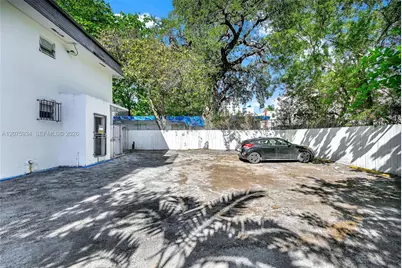 641 NW 2nd St, Miami, FL 33128 - Photo 13