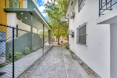 641 NW 2nd St, Miami, FL 33128 - Photo 27