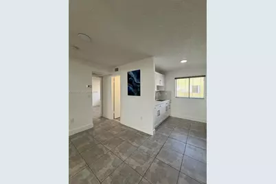 2775 W 61st Pl #202, Hialeah, FL 33016 - Photo 7