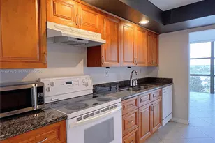800 Parkview Dr, Hallandale Beach, FL 33009 - Photo 15