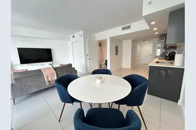 31 SE 6th St #1703, Miami, FL 33131 - Photo 9