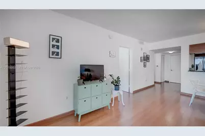 1800 N Bayshore Dr #2108, Miami, FL 33132 - Photo 9