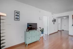 1800 N Bayshore Dr, Miami, FL 33132 - Photo 9