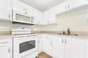 127 NW 108th Ave, Pembroke Pines, FL 33026 - Photo 15