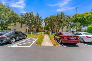 127 NW 108th Ave, Pembroke Pines, FL 33026 - Photo 9