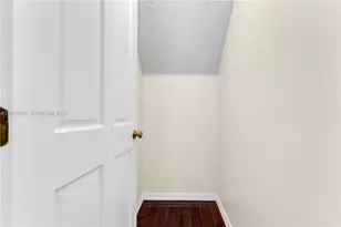 127 NW 108th Ave, Pembroke Pines, FL 33026 - Photo 35