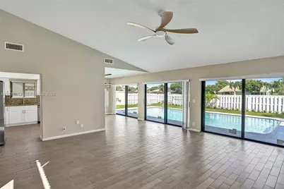 303 SW 28th Av #303, Delray Beach, FL 33445 - Photo 11