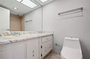 301 174th St, Sunny Isles Beach, FL 33160 - Photo 25