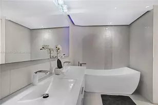 1717 N Bayshore Dr, Miami, FL 33132 - Photo 37