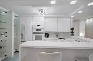 1717 N Bayshore Dr, Miami, FL 33132 - Photo 23