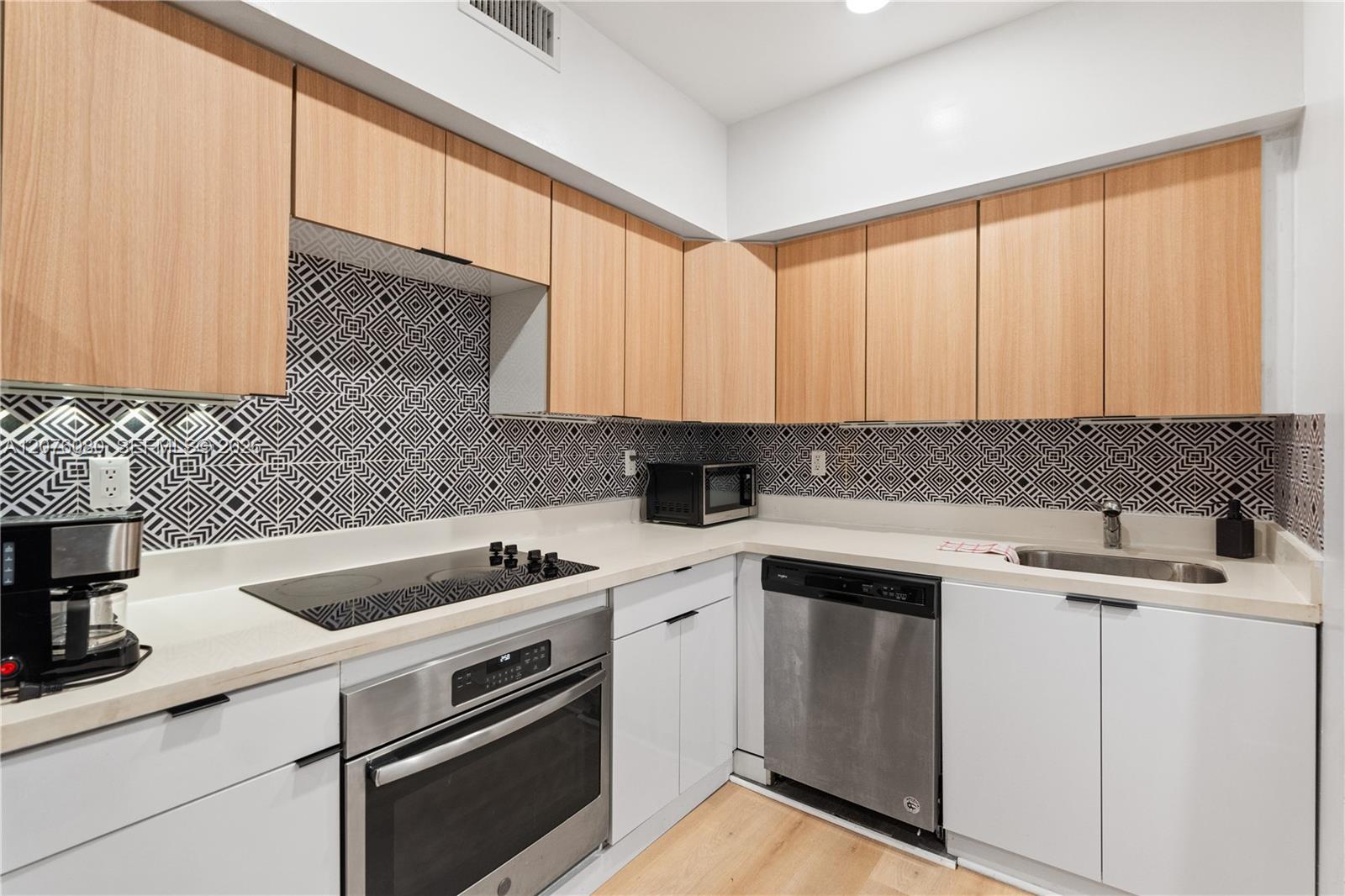 810 7th St #102 - 810 7th St #102, Miami Beach, FL 33139 Luxury Property | Jose Angel Pina