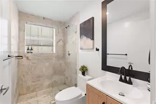 810 7th St, Miami Beach, FL 33139 - Photo 13