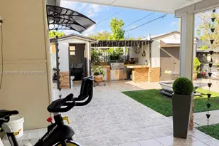 5505 W 14th Ln, Hialeah, FL 33012 - Photo 15