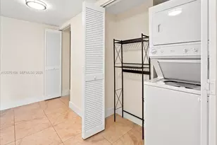 41 SE 5th St, Miami, FL 33131 - Photo 29