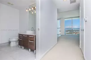 253 NE 2nd St, Miami, FL 33132 - Photo 7