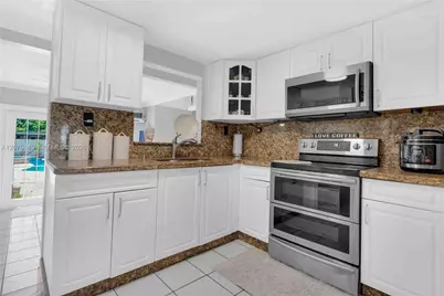 3030 NW 90th St, Miami, FL 33147 - Photo 19