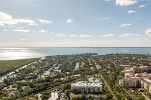 210 Sea View Dr, Key Biscayne, FL 33149 - Photo 17