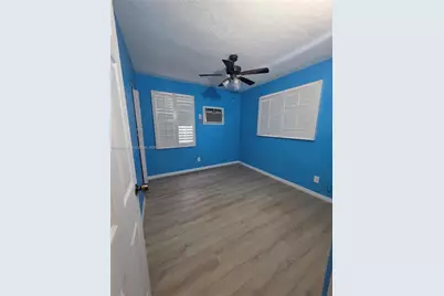667 W Harbor Dr, Saint Petersburg, FL 33705 - Photo 11