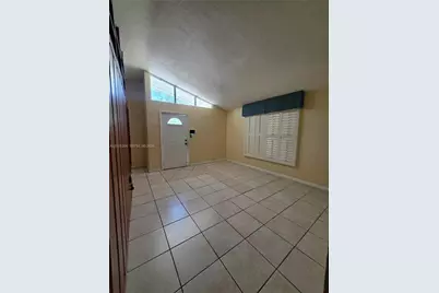 667 W Harbor Dr, Saint Petersburg, FL 33705 - Photo 3