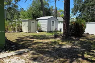 667 W Harbor Dr, Saint Petersburg, FL 33705 - Photo 17