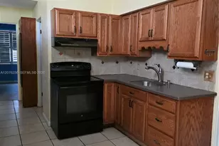 667 W Harbor Dr, Saint Petersburg, FL 33705 - Photo 9