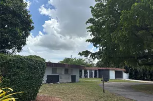 10 SW 46th Ave, Plantation, FL 33317 - Photo 3