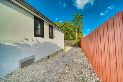 13801 NE 1st Ave, Miami, FL 33161 - Photo 25