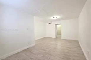 10905 N Kendall Dr, Miami, FL 33176 - Photo 9