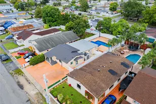233 W 39th Pl, Hialeah, FL 33012 - Photo 3