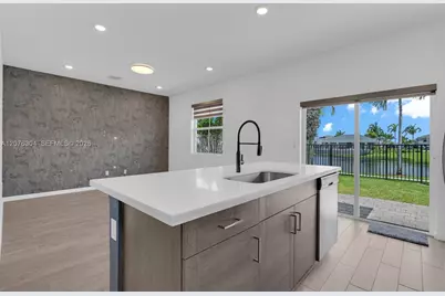 805 SE 18th St #805, Homestead, FL 33034 - Photo 3