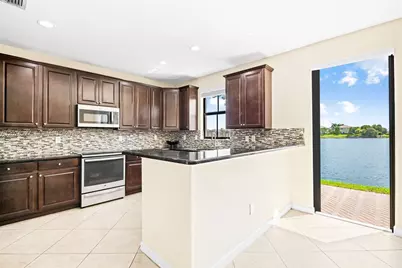 8442 Lake Majesty Ln, Parkland, FL 33076 - Photo 7