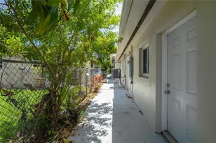 1701 NW 19th Ave, Miami, FL 33125 - Photo 17